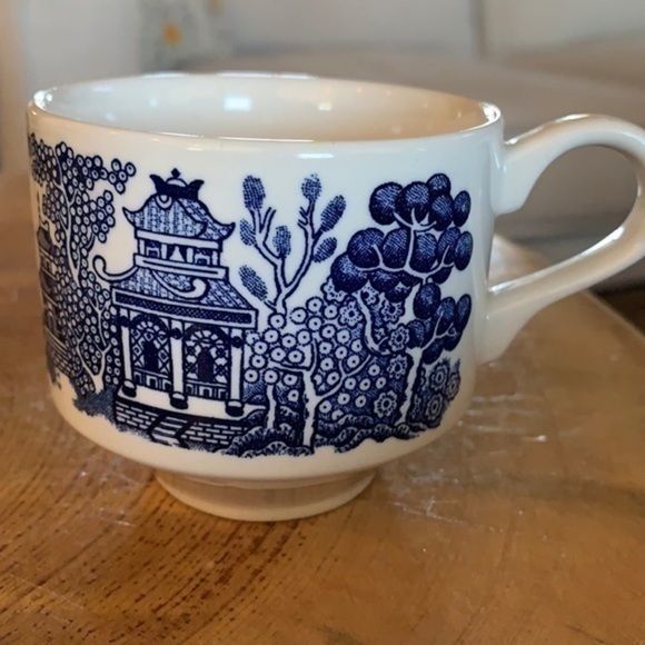 Vintage Churchill Blue Willow Ware set of 4 Tea Cups - Picture 3 of 14